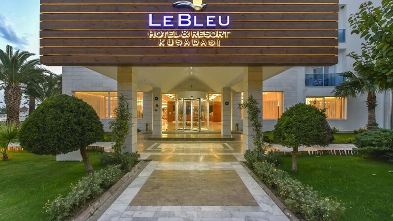 LE BLEU HOTEL RESORT