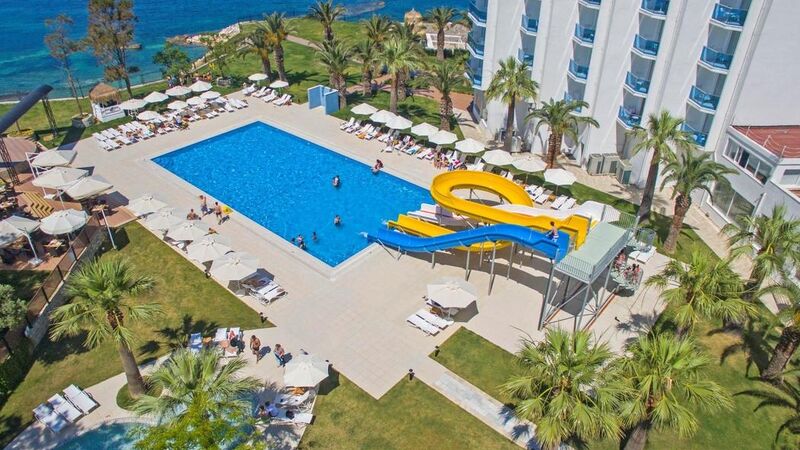 LE BLEU HOTEL RESORT