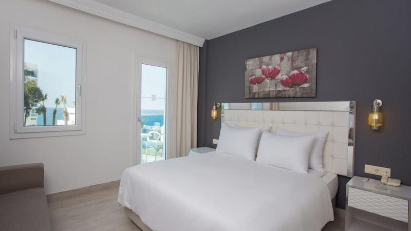 LE BLEU HOTEL RESORT