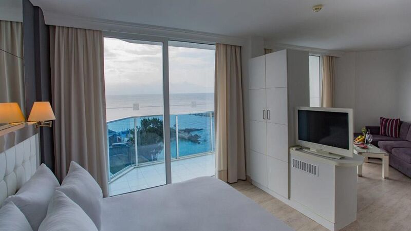 LE BLEU HOTEL RESORT